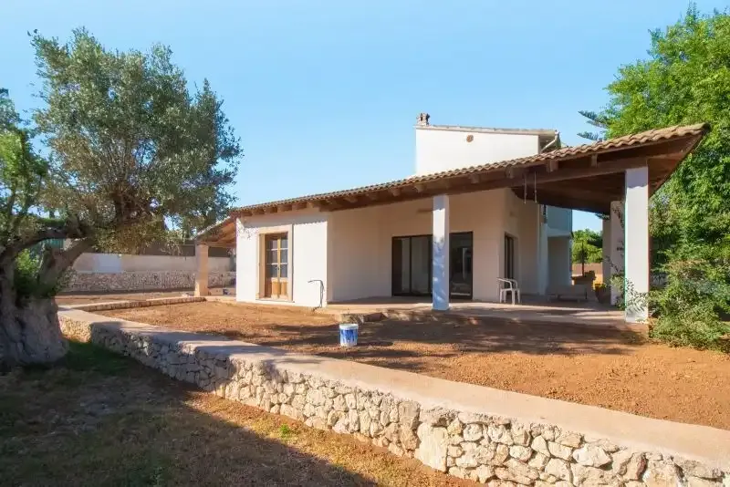 Mediterranean-style detached house with license to build a pool — photo 4
