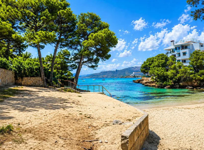 Urban building plot opposite the marina in Santa Ponsa with high investment potential — photo 4