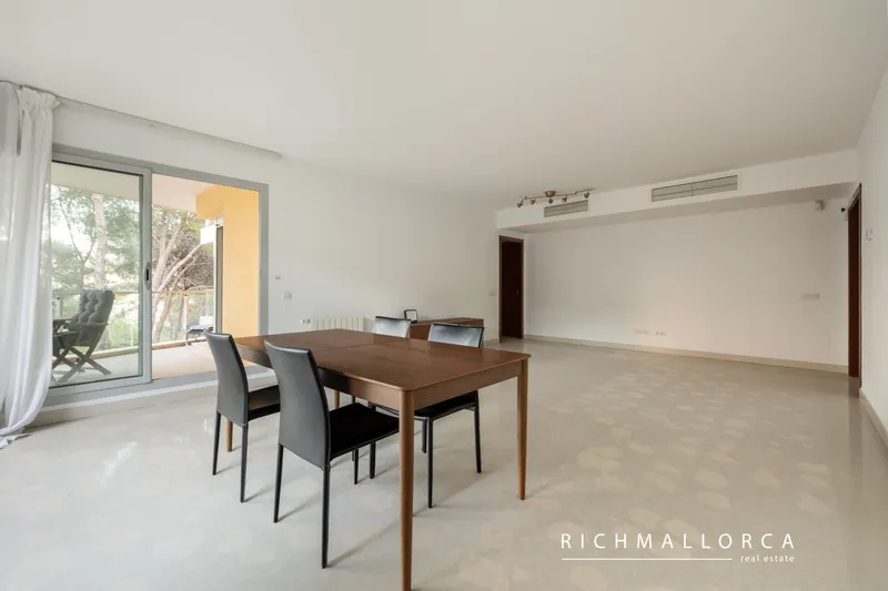 Spacious flat in a modern community with swimming pools and paddle tennis courts — photo 6
