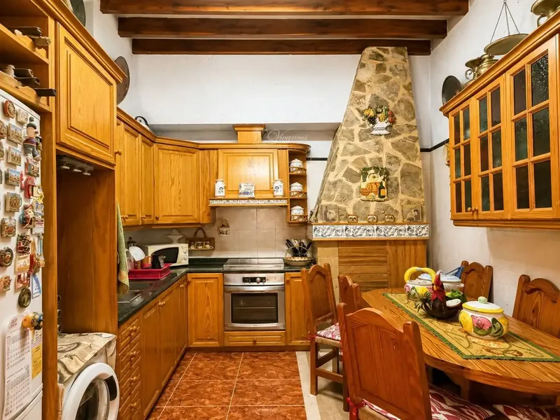 Mallorcan house with terrace in the center of Sa Pobla, 162 m² — photo 7