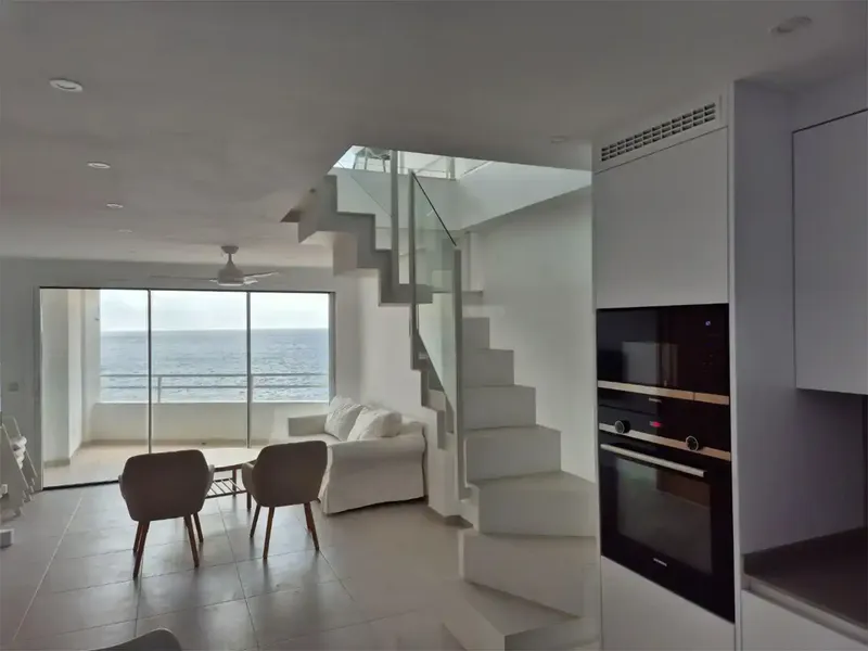 Duplex en primera línea de mar junto al faro de Cala Galiota. Dos terrazas. Precio para los meses de octubre a abril. — photo 8