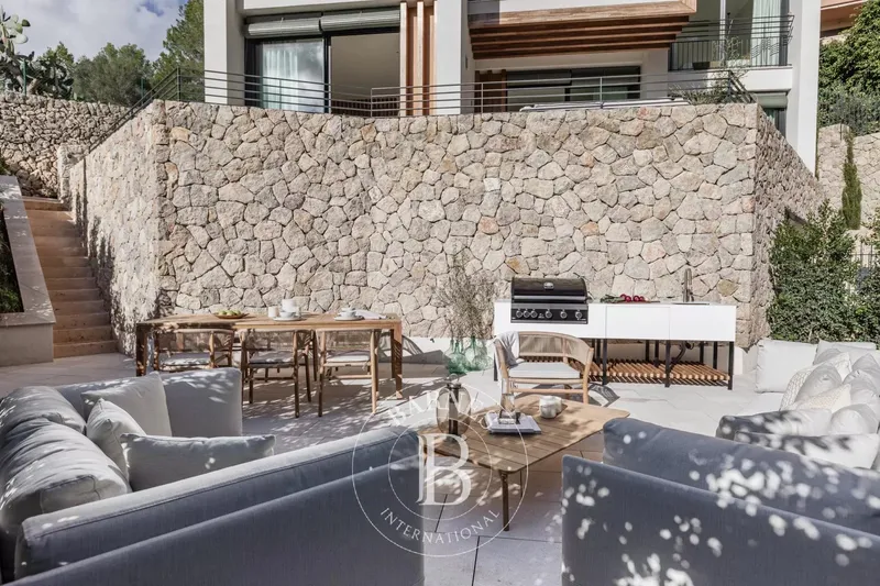 Southwest-Facing Residence with Pool and Sea Views in Cala Major — photo 1