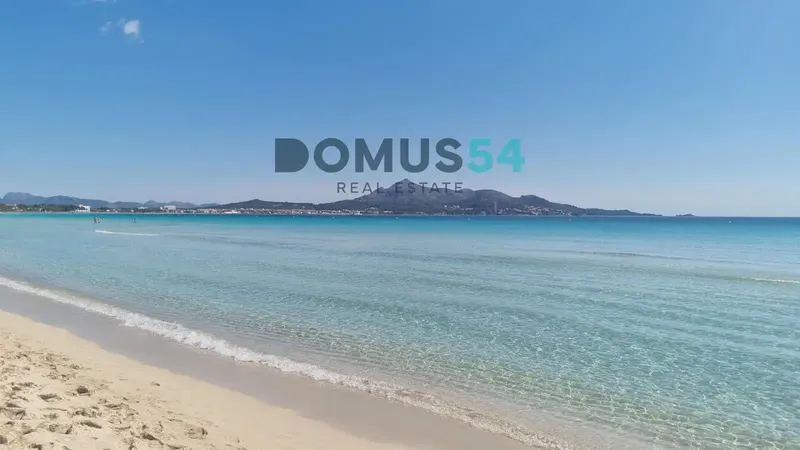 Discover this semi-detached villa that combines the best of coastal living with the comfort of a versatile home. Located in Playa de Muro, this prop — photo 4