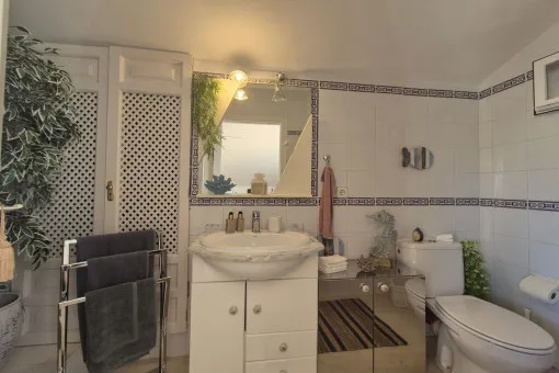 Cala Murada, Charming Semi-Detached Corner House with Guest Apartment and Mediterranean Garden — photo 12