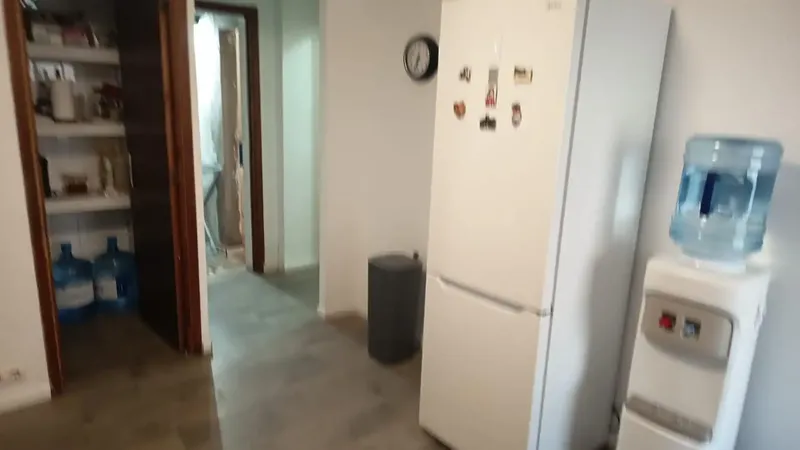 The main dwelling has 2 bedrooms, living-dining room, small living room and 1 bathroom, completely new kitchen, large pantry, terrace of 84 m — photo 4