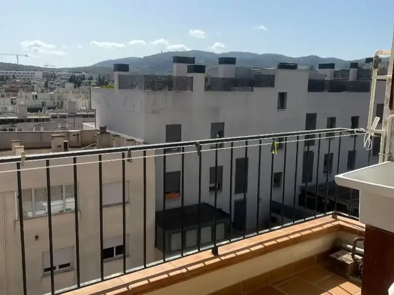 SOLO PARTICULARES! AMPLIO PISO DE MÁS DE 120 M² CON 4 DORMITORIOS, DOS BALCONES, VISTAS DESPEJADAS Y GARAJE — photo 2
