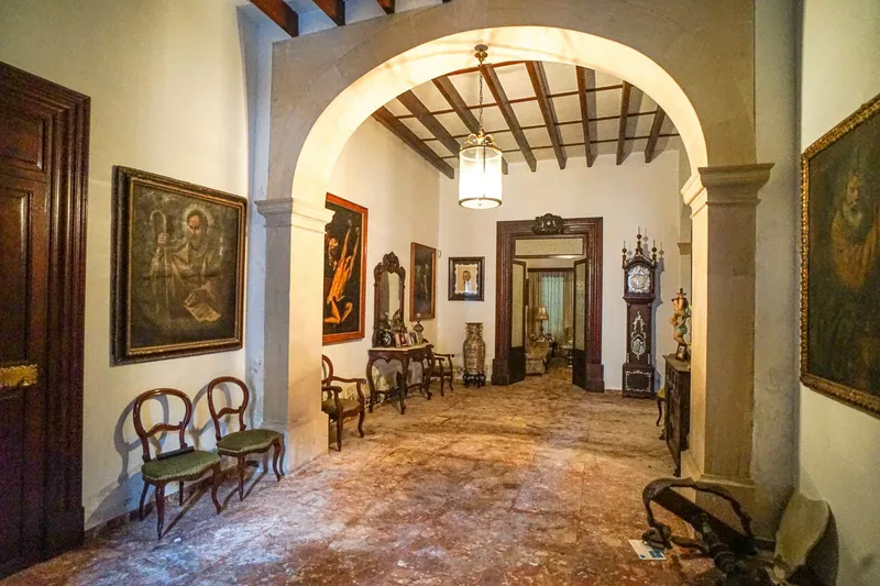 Manor house with attic and courtyard in Felanitx — photo 1