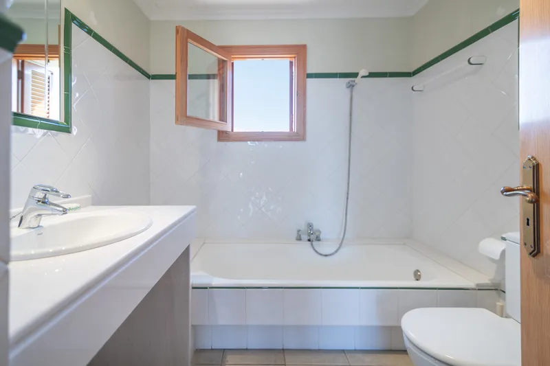 Well-maintained villa for sale within walking distance of the ocean in Sa Rapita — photo 11