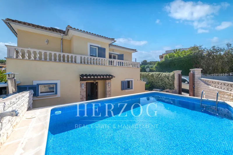 Modern renovated family villa with pool in a quiet location in Paguera — photo 2