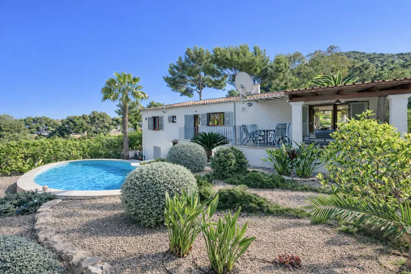 Magnificent villa with guest apartment in a privileged location in Nova Santa Ponsa Mas — photo 1