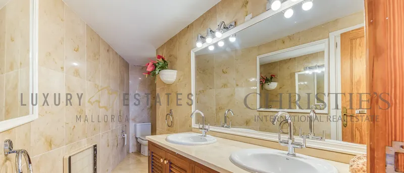 Sea view apartment in Puerto Portals in first sea line with beach access — photo 10
