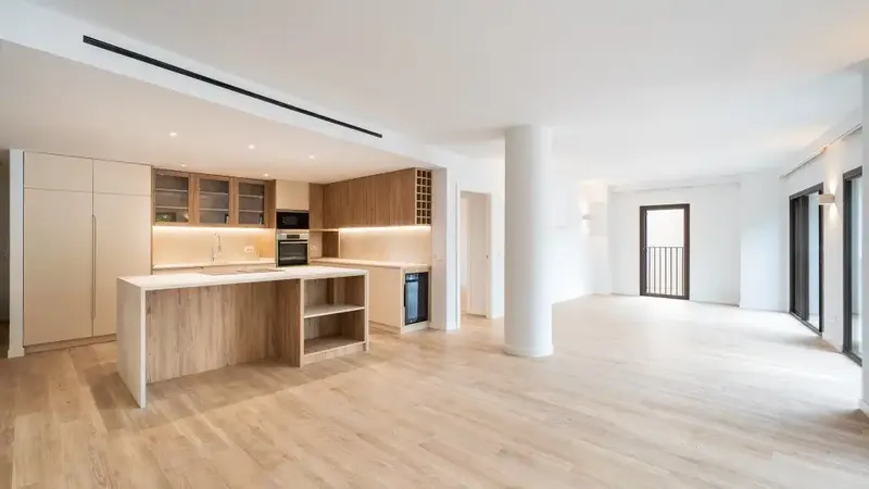 This apartment is part of a newly built residential complex spread over four floors on the seafront of Port de Sóller — photo 5