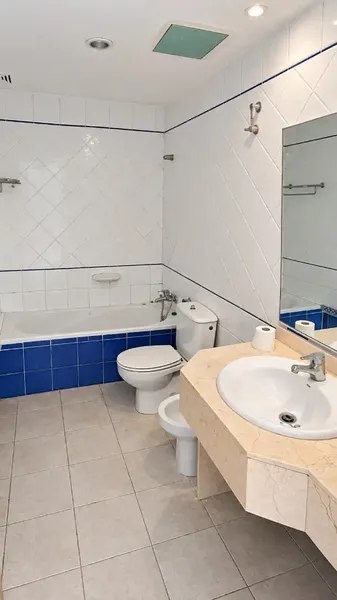 Luminoso apartamento situado en una segunda planta sin ascensor, en una ubicación muy cómoda y muy cerca de todo tipo de servicios, comercio — photo 11