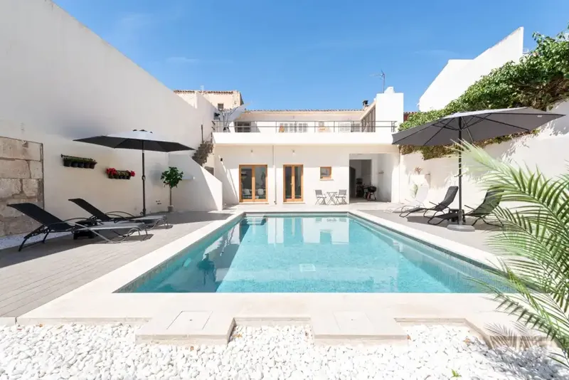 This spacious village house has been lovingly renovated and is located on one of the most sought-after streets in Sa Pobla. — photo 1