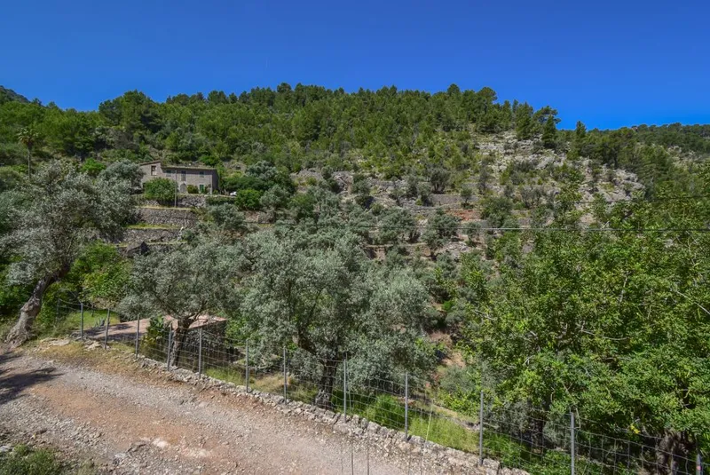Finca in idyllic location, with stunning mountain views in Deià — photo 1