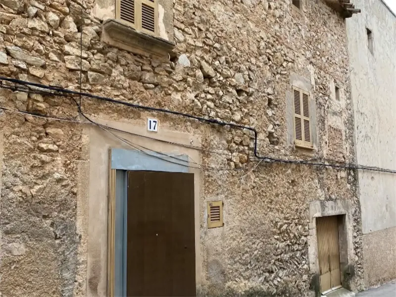 Village house in the center of Arta, with stone walls and wooden beams, full of character and charm (before 1890) — photo 2