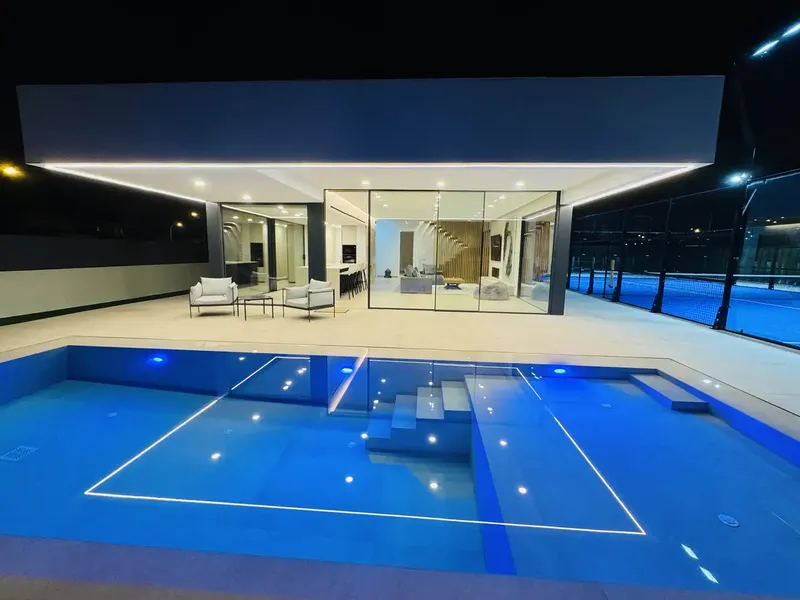 *VILLA CONTEMPORÁNEA DE ALTA GAMA CON PISCINA INFINITY Y PISTA DE PÁDEL PRIVADA* — photo 2