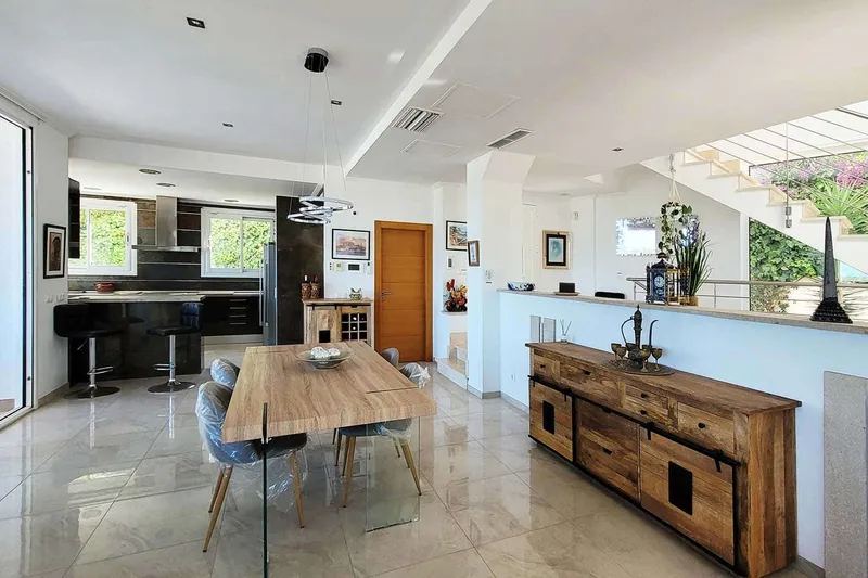 4-bedroom villa with stunning views for rent — photo 6