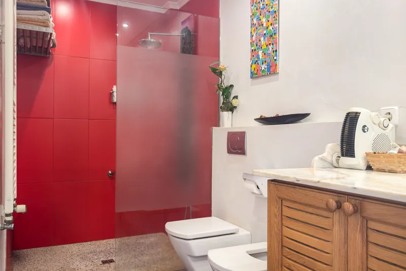Investment property: multi-family house with versatile uses and expansion potential — photo 9