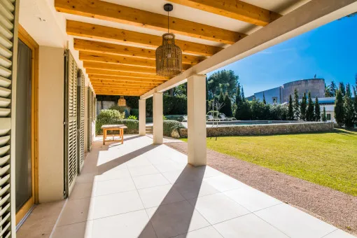 Alcudia, modernized chalet with contemporary architecture and large plot with holiday rental license in Bonaire — photo 5