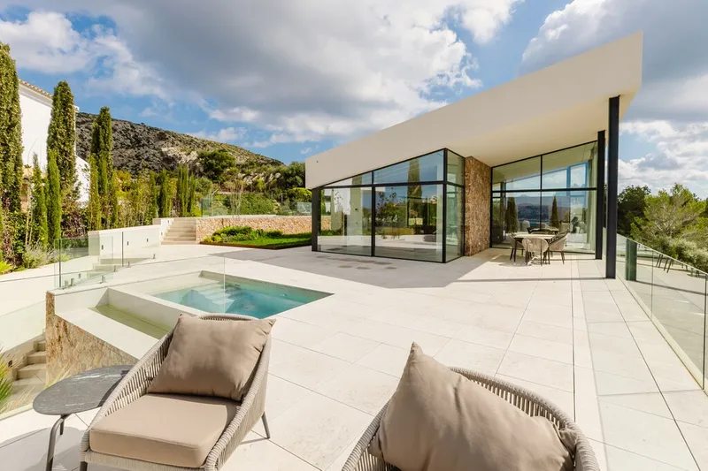 Fantastic villa with panoramic views and exclusive furnishings — photo 1