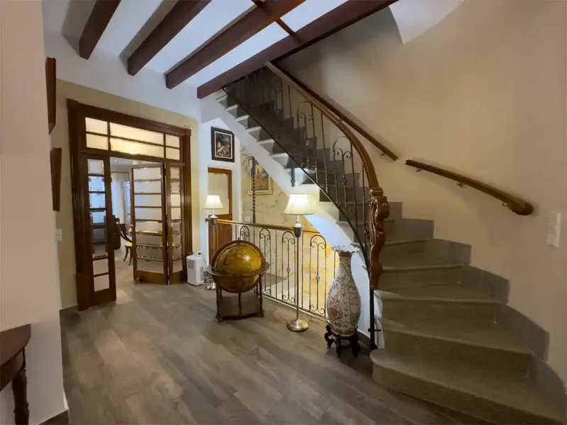 ¡Bienvenido a tu futuro hogar en Mallorca! ¿Te imaginas viviendo en una casa de pueblo mallorquina que combina el encanto de la tradición co — photo 1