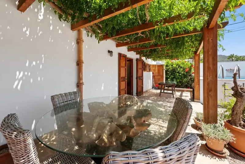 Located on a large plot within walking distance of the vibrant restaurants, boutiques and the nautical club of Port Andratx, this property — photo 3