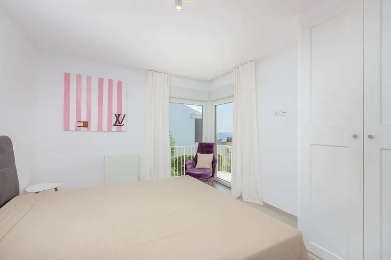 Renovated luxury villa in quiet location near the beach — photo 8