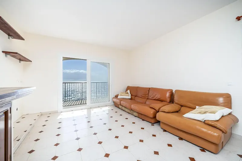 Three-bedroom penthouse on the first line of the sea in Portocolom — photo 8