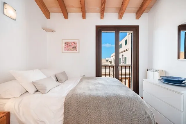 Elegant top-floor apartment for sale in Palma Old Town, Mallorca — photo 6