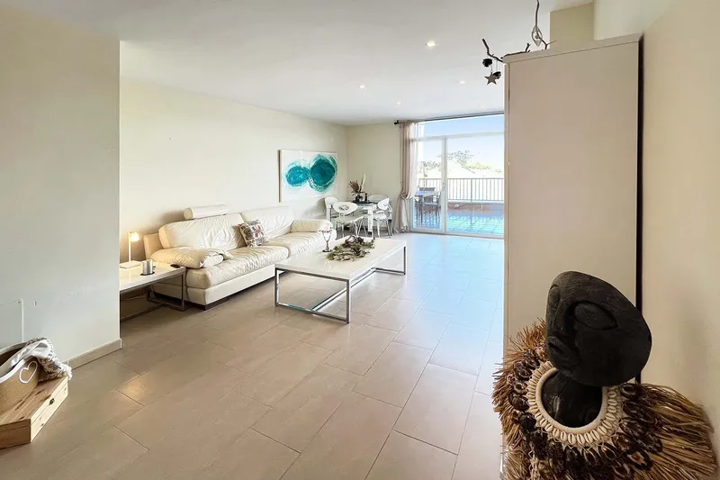 2-bedroom apartment in small harbor-view residence for rent — photo 3