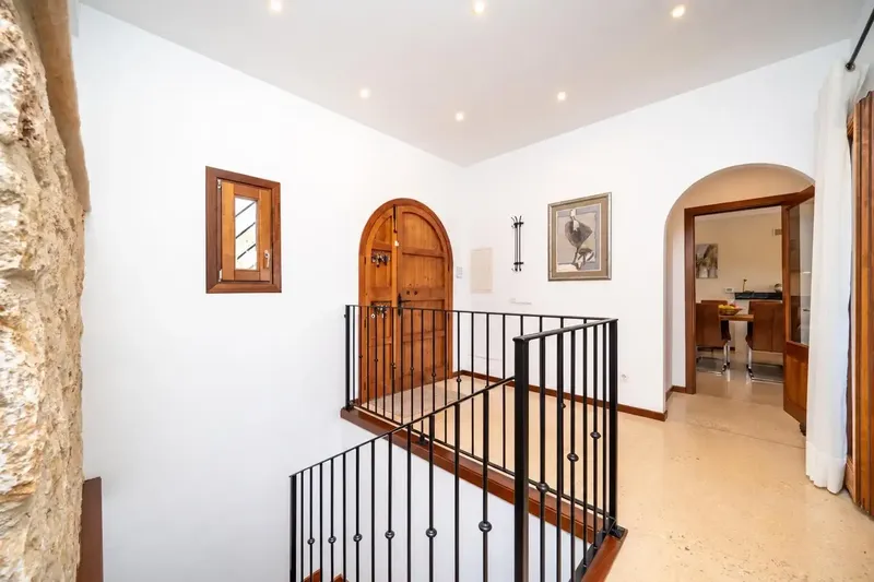 Finca rústica unifamiliar aislada en Sant Llorenç des Cardassar, situada sobre una parcela de 8.878 m², con 331m² construidos, 21 m² de porc — photo 2