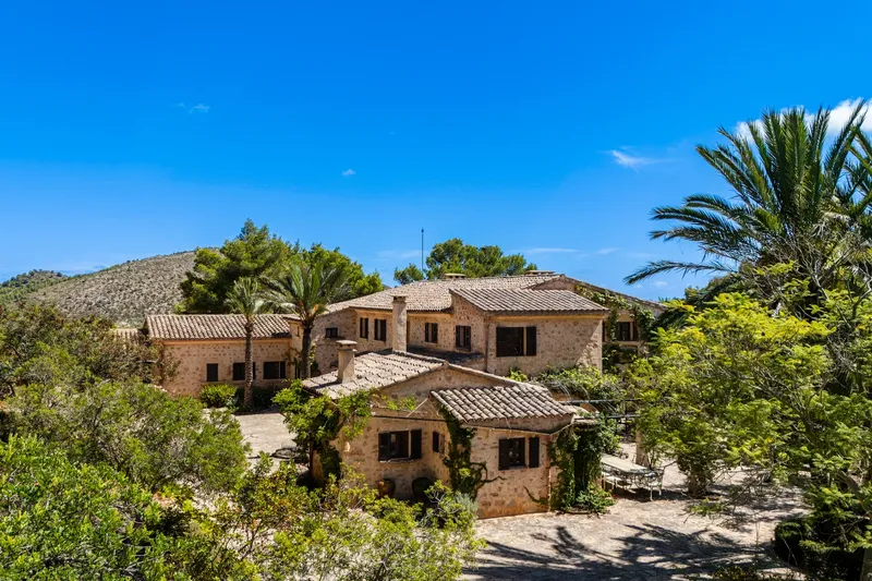 Extraordinary property with three buildings and panoramic sea views in Son Macià — photo 5