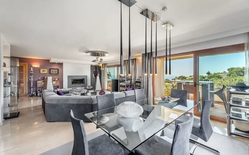 This bright apartment in Cas Catalá impresses with its spectacular sea views and is located on the 7th floor of a well-maintained residential complex — photo 6