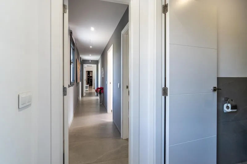 Modern-style villa — photo 11