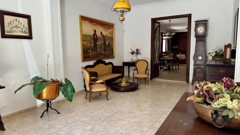 We present this charming village house with endless possibilities in the heart of Sineu, a true Mallorcan gem located in — photo 4