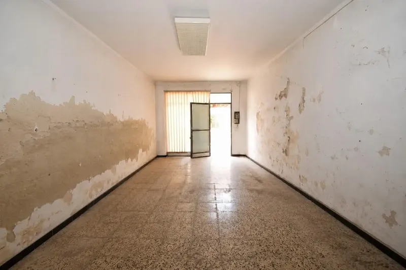Property for renovation with commercial premises in Muro — photo 4