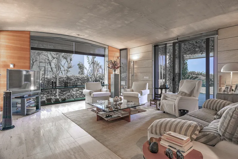 Villa in Son Veri Nou - Property with pool on the first sea line — photo 5