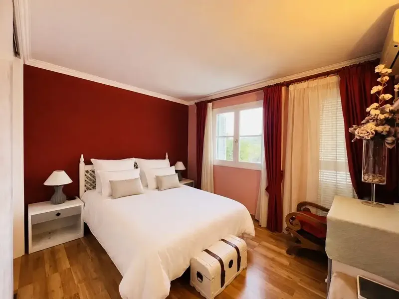 Ubicado en Santa Ponsa, una de las zonas más deseadas del suroeste de Mallorca, este espacioso apartamento ofrece bonitas vistas panorámicas — photo 5