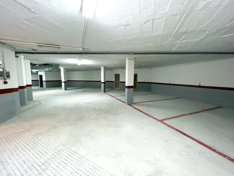 Parking space in La Salle area — photo 4