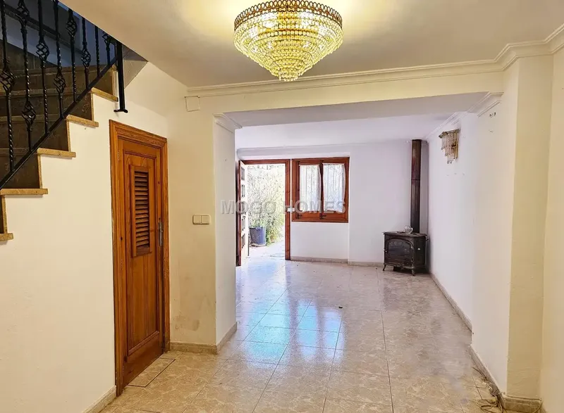 Village house to renovate in the town of Alaró. Very quiet area with access through a very quiet alley. — photo 3