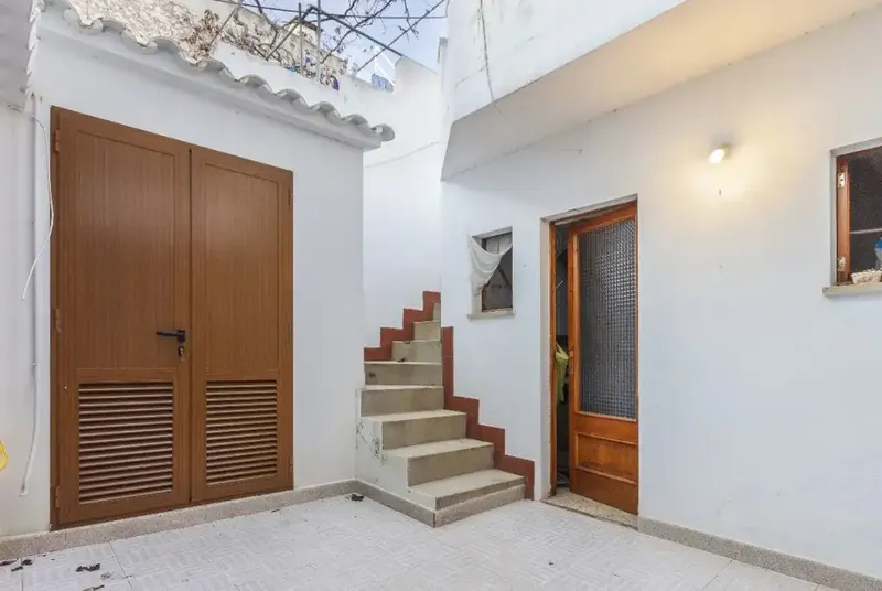 Beautiful five-bedroom, two-bathroom house to renovate. It is a fantastic opportunity to renovate a house to your own taste and ideas, to — photo 10
