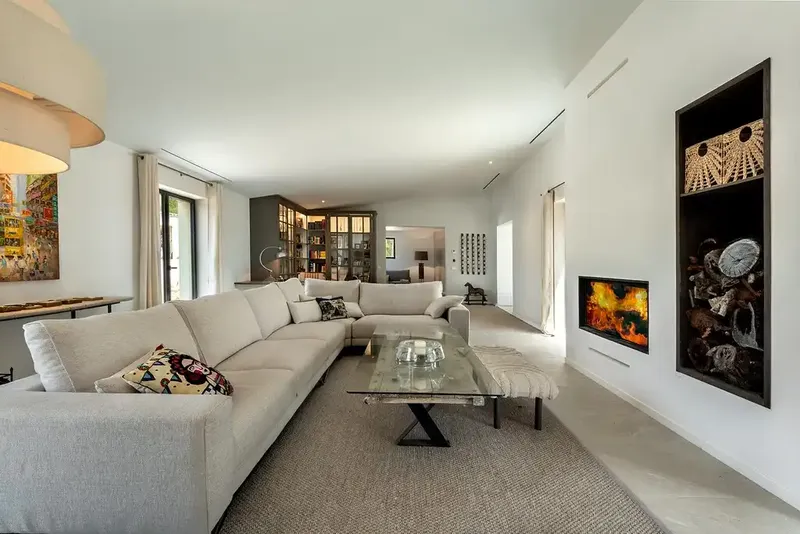 This spectacular newly built rustic estate is located on a large plot of 31,382 m² in the charming surroundings of Ruberts — photo 5