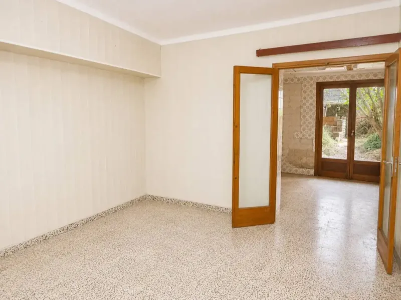 Village house with large garden and multiple possibilities — photo 10