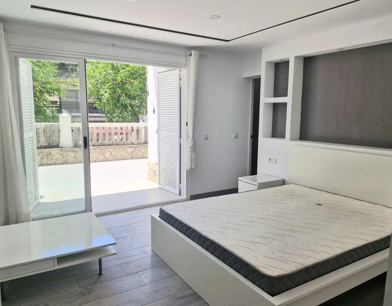Mediterranean townhouse with fantastic roof terraces just 300 meters from the beach — photo 12