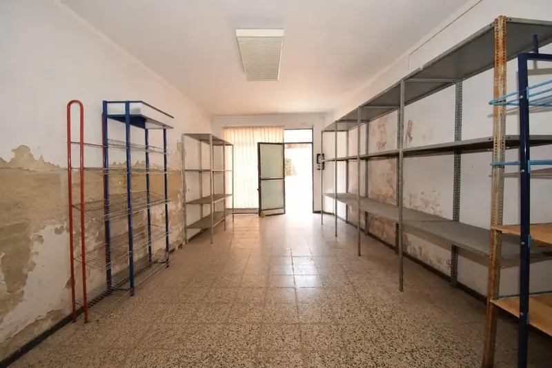 Property for renovation with commercial premises in Muro — photo 3