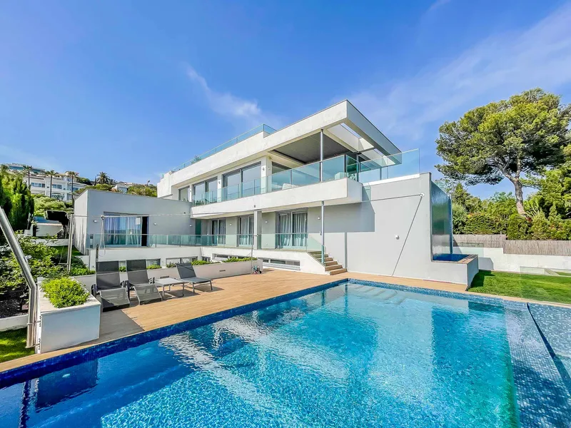 Sea view villa with 2 swimming pools in Santa Ponsa — photo 10