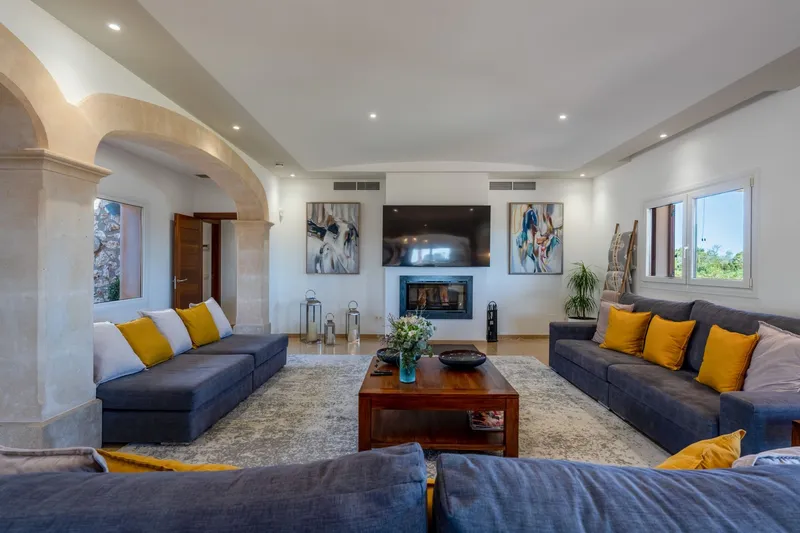Spacious finca with holiday rental licence and panoramic views near Llucmajor — photo 10