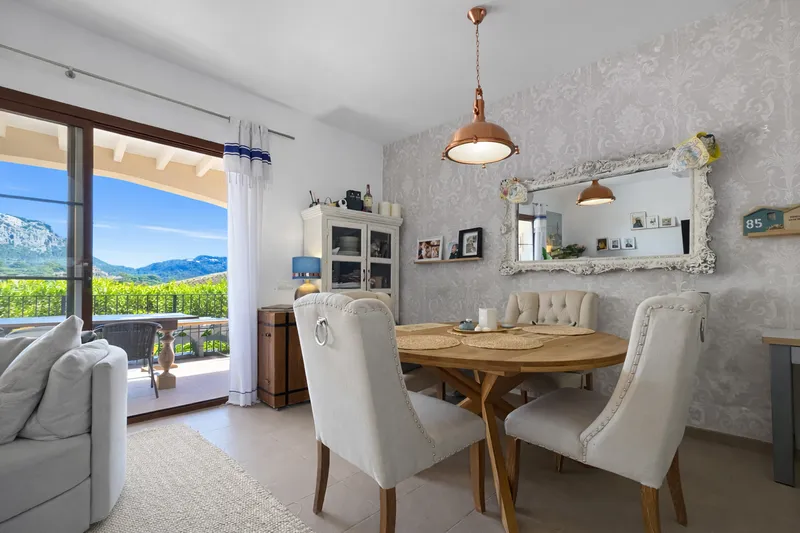 Elegant townhouse in an exclusive residential complex in Camp de Mar — photo 3