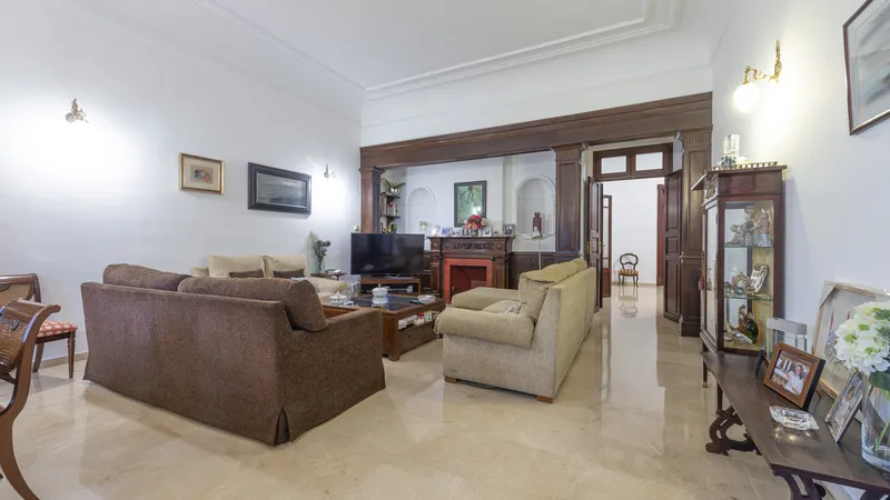 Investment! Beletage in Palma with large conservatory & lots of potential — photo 5